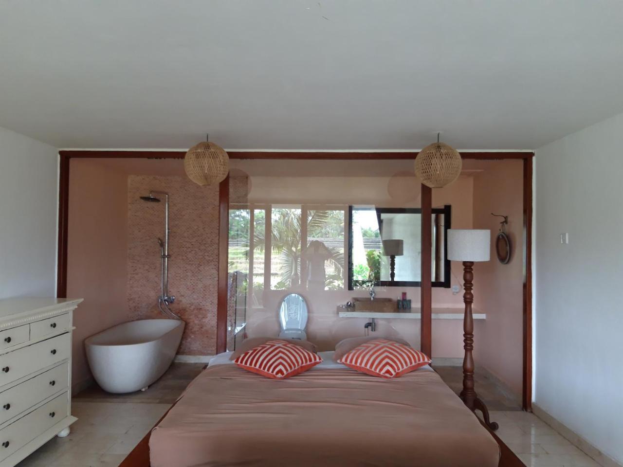 Villa Lotus 8 Canggu  Phòng bức ảnh